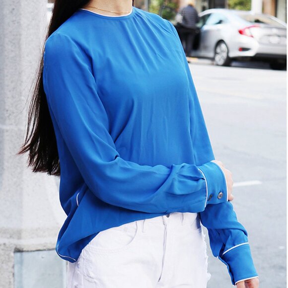 Marni Crew-Neck Silk Blouse – Timeless Elegance in Mazarin Blue! - Picture 1 of 8